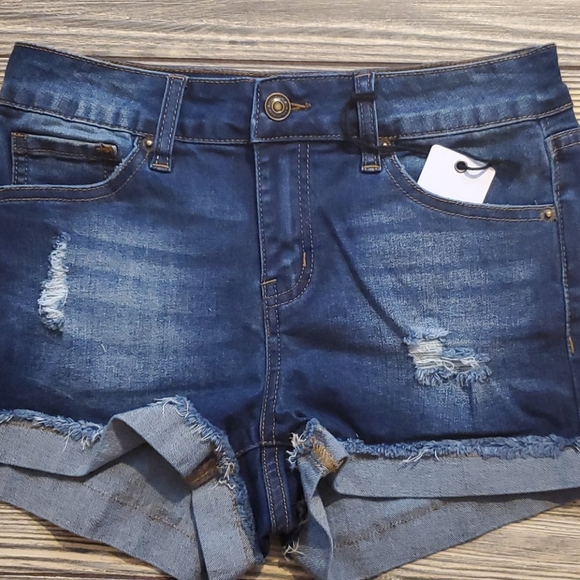 LEAH Denim Shorts - Picture 2 of 4